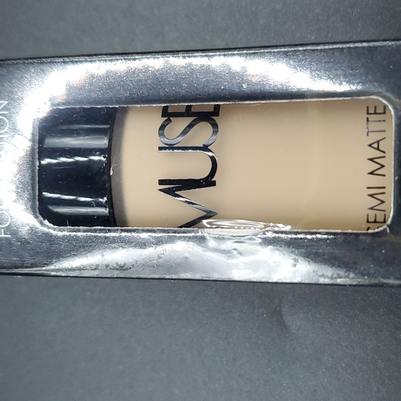 NIB Amuse Liquid Foundation Semi Matte Finish LIGHT NO DARK - Picture 7 of 13